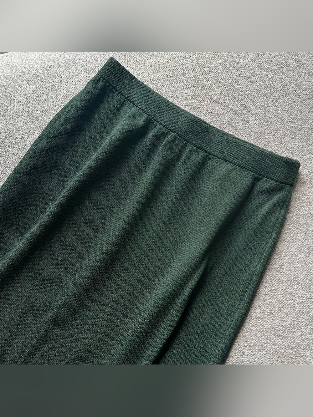 St. John Dark Green Wool Blend Midi Pencil Skirt Size 6 - Picture 2 of 4